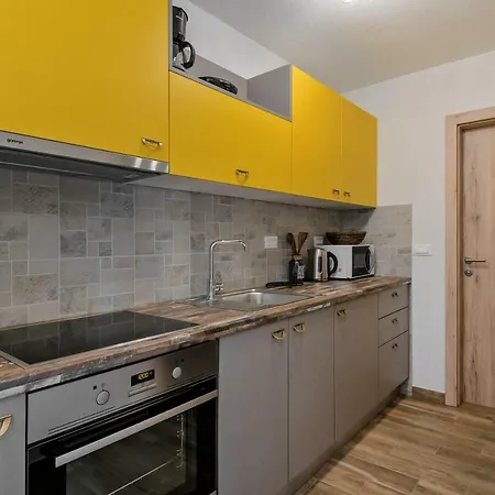 Cesarica * Baška Voda